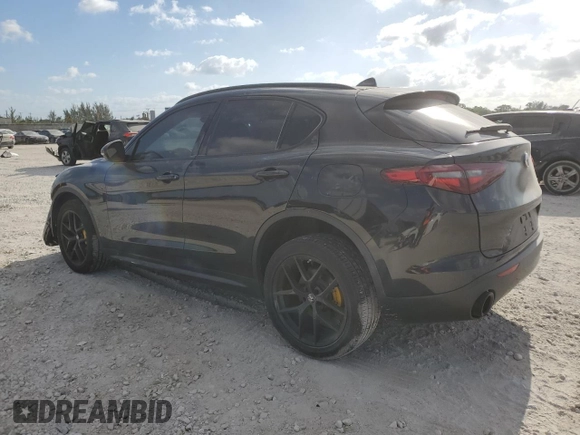 2019 Alfa Romeo Stelvio z VIN ZASPAJAN7K7C61221, wystawiony jako Copart lot #54795485 z przebiegiem 46 377 mil mil oraz Nie do naprawy. Historia ofert i sprzedaży dostępna na DreamBid. Obrazek 2.