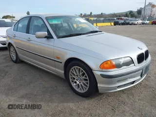 2000 BMW 3 Series 328i with VIN WBAAM5342YFR18357, listed as a IAAI auction lot 41597156 with 180,123 mi miles. Bid and sale history available at carsss.com. Image 1.