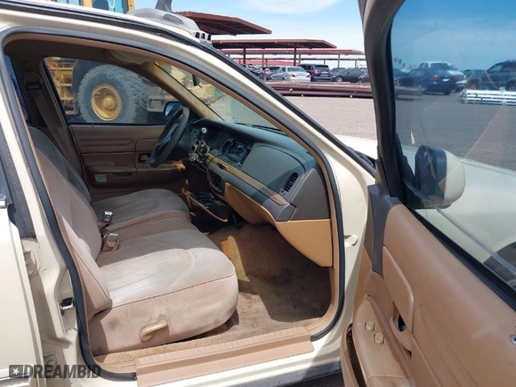 1996 Ford Crown Victoria with VIN 2FALP73WXTX163381, listed as a IAAI auction lot 41671627 with 186,182 mi miles. Bid and sale history available at carsss.com. Image 5.