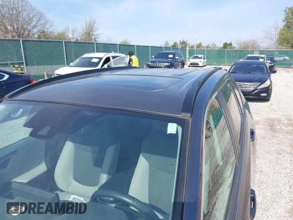 2019 Toyota RAV4 Hybrid XLE with VIN 2T3RWRFV0KW027727, listed as a IAAI auction lot 41881450 with 20,568 mi miles. Bid and sale history available at carsss.com. Image 17.