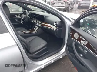 2023 Mercedes-Benz E 350 z VIN W1KZF8EB3PB105571, wystawiony jako IAAI lot #42308155 z przebiegiem 6 416 mil mil oraz . Historia ofert i sprzedaży dostępna na DreamBid. Obrazek 5.