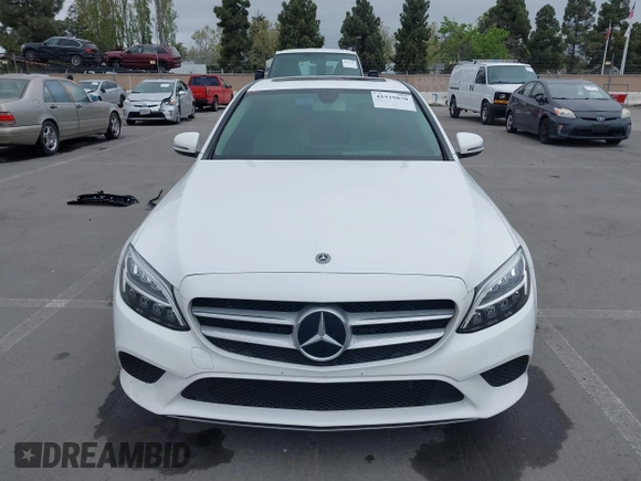 2019 Mercedes-Benz C 300 с VIN 55SWF8DB7KU299640, выставлен на аукционе IAAI как лот 41929870 с пробегом 61 130 миль миль и . История ставок и продаж доступна на DreamBid. Изображение 13.