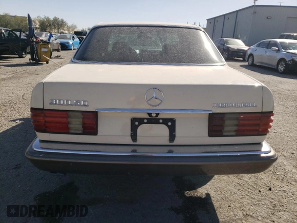 1984 Mercedes-Benz 300 SD z VIN WDBCB20A7EA016286, wystawiony jako Copart lot #76601734 z przebiegiem 110 036 mil mil oraz Szkoda całkowita • Salvage title. Historia ofert i sprzedaży dostępna na DreamBid. Obrazek 6.