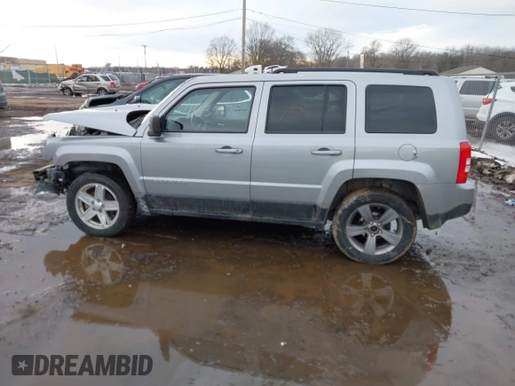2015 Jeep Patriot Latitude z VIN 1C4NJRFB7FD412238, wystawiony jako IAAI lot #41639976 z przebiegiem 106 767 mil mil oraz . Historia ofert i sprzedaży dostępna na DreamBid. Obrazek 15.