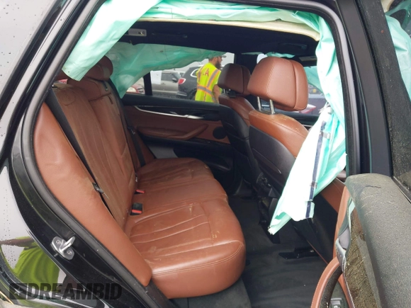 2015 BMW X5 xDrive50i z VIN 5UXKR6C56F0J78575, wystawiony jako IAAI lot #41933018 z przebiegiem Nie podano mil oraz . Historia ofert i sprzedaży dostępna na DreamBid. Obrazek 8.