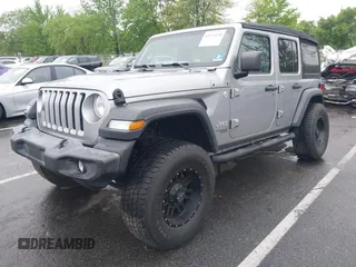 2018 Jeep Wrangler Unlimited Sport S с VIN 1C4HJXDN1JW145240, выставлен на аукционе IAAI как лот 42225470 с пробегом 31 398 миль миль и . История ставок и продаж доступна на DreamBid. Изображение 2.