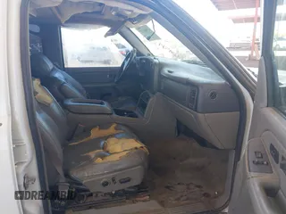 2005 Chevrolet Tahoe Z71 z VIN 1GNEC13T45R178349, wystawiony jako IAAI lot #42306137 z przebiegiem 366 874 mil mil oraz . Historia ofert i sprzedaży dostępna na DreamBid. Obrazek 5.