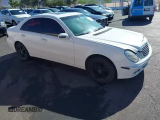2006 Mercedes-Benz E 350 z VIN WDBUF56J26A977588, wystawiony jako IAAI lot #42347492 z przebiegiem 152 589 mil mil oraz . Historia ofert i sprzedaży dostępna na DreamBid. Obrazek 1.