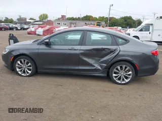 2015 Chrysler 200 S with VIN 1C3CCCBG6FN517903, listed as a IAAI auction lot 40412213 with 84,118 mi miles. Bid and sale history available at carsss.com. Image 14.