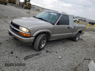 2001 Chevrolet S-10 LS with VIN 1GCCS19511K102618, listed as a Copart auction lot 42387565 with 201,606 mi miles and Salvage Title. Bid and sale history available at DreamBid. Image 1.