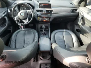 2017 BMW X1 xDrive28i z VIN WBXHT3Z34H4A53786, wystawiony jako Copart lot #54678575 z przebiegiem 86 312 mil mil oraz Szkoda całkowita • Salvage title. Historia ofert i sprzedaży dostępna na DreamBid. Obrazek 8.