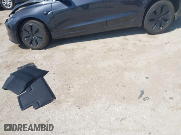 2024 Tesla Model 3 z VIN 5YJ3E1EA5RF843972, wystawiony jako IAAI lot #41873089 z przebiegiem 9 788 mil mil oraz . Historia ofert i sprzedaży dostępna na DreamBid. Obrazek 14.