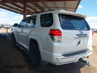 2011 Toyota 4Runner Trail z VIN JTEBU5JR6B5043167, wystawiony jako IAAI lot #42400681 z przebiegiem 265 137 mil mil oraz . Historia ofert i sprzedaży dostępna na DreamBid. Obrazek 3.