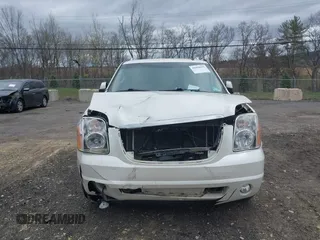 2011 GMC Yukon XL Denali z VIN 1GKS2MEF7BR271728, wystawiony jako IAAI lot #42050555 z przebiegiem 251 752 mil mil oraz . Historia ofert i sprzedaży dostępna na DreamBid. Obrazek 6.