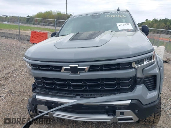 2024 Chevrolet Silverado 1500 RST with VIN 1GCUDEEL5RZ180834, listed as a IAAI auction lot 41924886 with 15,698 mi miles. Bid and sale history available at carsss.com. Image 13.