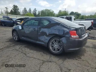 2013 Scion tC z VIN JTKJF5C71D3052789, wystawiony jako Copart lot #57482475 z przebiegiem 148 706 mil mil oraz Szkoda całkowita • Salvage title. Historia ofert i sprzedaży dostępna na DreamBid. Obrazek 2.