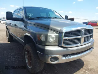 2006 Dodge 3500 SLT z VIN 3D7LX39C16G201259, wystawiony jako IAAI lot #42363134 z przebiegiem 210 839 mil mil oraz . Historia ofert i sprzedaży dostępna na DreamBid. Obrazek 1.