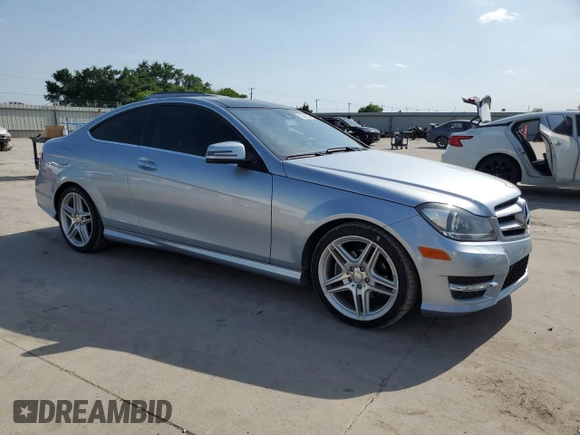 2013 Mercedes-Benz C 250 z VIN WDDGJ4HB5DF957872, wystawiony jako Copart lot #52999035 z przebiegiem 155 348 mil mil oraz Czysty tytuł • Clean title. Historia ofert i sprzedaży dostępna na DreamBid. Obrazek 4.