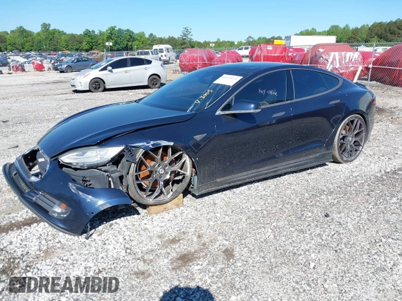2015 Tesla Model S 85D with VIN 5YJSA4H47FF083005, listed as a IAAI auction lot 40970624 with 84,327 mi miles. Bid and sale history available at carsss.com. Image 20.