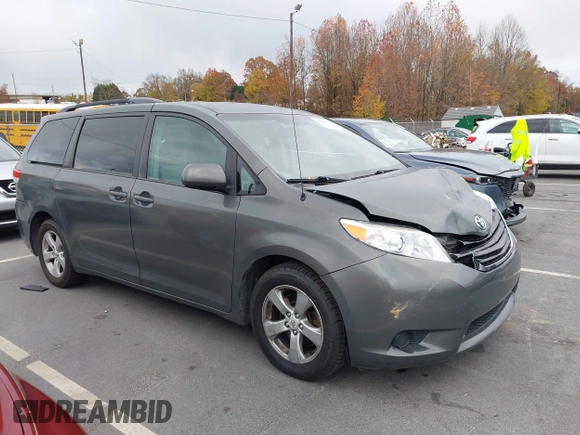 2012 Toyota Sienna LE AAS with VIN 5TDKK3DC5CS253020, listed as a IAAI auction lot 40900034 with 208,421 mi miles. Bid and sale history available at carsss.com. Image 1.