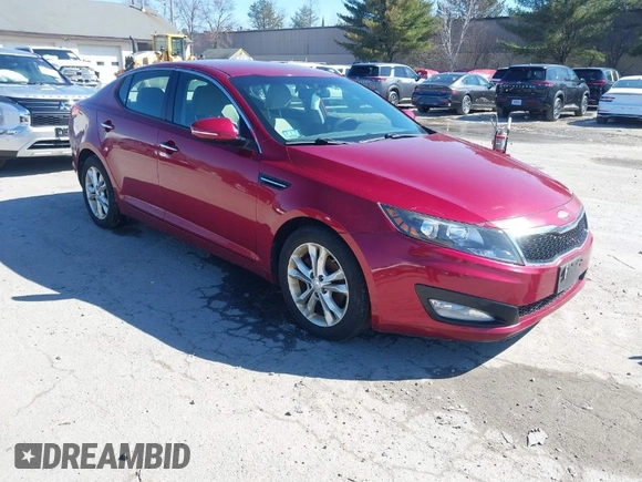 2013 Kia Optima LX z VIN 5XXGM4A78DG205737, wystawiony jako IAAI lot #42005695 z przebiegiem 104 784 mil mil oraz . Historia ofert i sprzedaży dostępna na DreamBid. Obrazek 1.