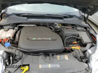 2015 Ford Focus Electric z VIN 1FADP3R41FL232463, wystawiony jako Copart lot #51962274 z przebiegiem 83 379 mil mil oraz . Historia ofert i sprzedaży dostępna na DreamBid. Obrazek 11.