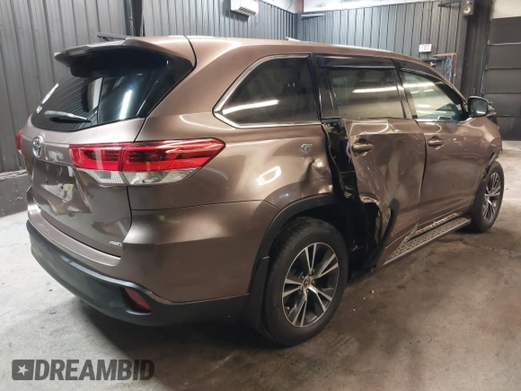 2018 Toyota Highlander LE with VIN 5TDBZRFHXJS879909, listed as a IAAI auction lot 42400961 with 35,721 mi miles and . Bid and sale history available at DreamBid. Image 4.