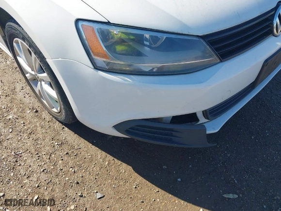2011 Volkswagen Jetta Sedan SE w/Convenience & Sunroof with VIN 3VWDX7AJ9BM321156, listed as a IAAI auction lot 41654120 with NaN miles. Bid and sale history available at carsss.com. Image 6.