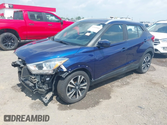 2020 Nissan Kicks SV z VIN 3N1CP5CV4LL504929, wystawiony jako IAAI lot #42420985 z przebiegiem 80 918 mil mil oraz . Historia ofert i sprzedaży dostępna na DreamBid. Obrazek 2.