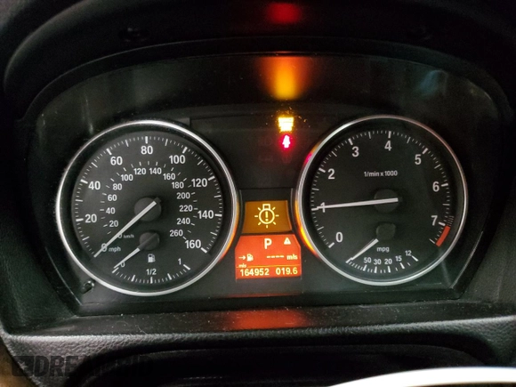 2009 BMW 3 Series 328i xDrive z VIN WBAPK73509A456299, wystawiony jako Copart lot #61068735 z przebiegiem 164 952 mil mil oraz Czysty tytuł • Clean title. Historia ofert i sprzedaży dostępna na DreamBid. Obrazek 9.