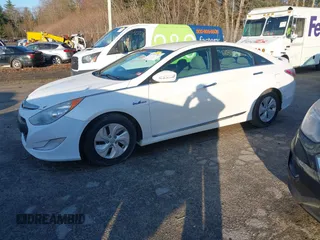 2013 Hyundai Sonata Hybrid with VIN KMHEC4A45DA065198, listed as a IAAI auction lot 42137511 with 219,500 mi miles. Bid and sale history available at carsss.com. Image 2.