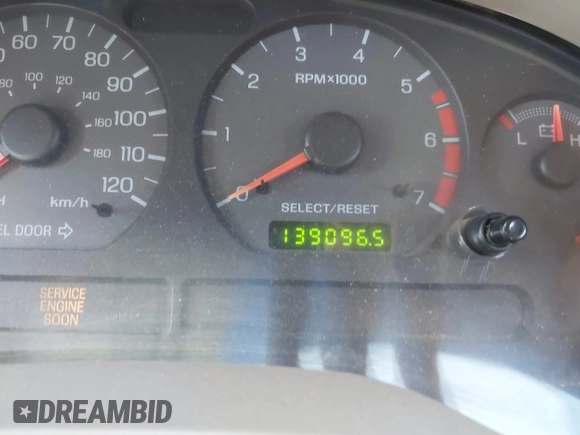 2002 Ford Mustang Standard z VIN 1FAFP40422F222075, wystawiony jako IAAI lot #42565741 z przebiegiem 139 096 mil mil oraz . Historia ofert i sprzedaży dostępna na DreamBid. Obrazek 7.