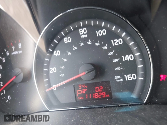2015 Kia Sorento LX z VIN 5XYKTCA61FG651628, wystawiony jako IAAI lot #42492219 z przebiegiem 111 829 mil mil oraz . Historia ofert i sprzedaży dostępna na DreamBid. Obrazek 7.