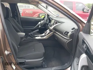 2020 Mitsubishi Eclipse Cross ES z VIN JA4AS3AAXLZ021438, wystawiony jako IAAI lot #41900181 z przebiegiem 91 306 mil mil oraz . Historia ofert i sprzedaży dostępna na DreamBid. Obrazek 5.