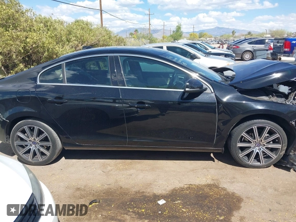 2015 Volvo S60 T5 Drive-E Premier z VIN YV140MFB3F2299721, wystawiony jako IAAI lot #42013732 z przebiegiem 82 407 mil mil oraz . Historia ofert i sprzedaży dostępna na DreamBid. Obrazek 13.