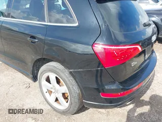 2010 Audi Q5 Premium Plus z VIN WA1LKAFP9AA081331, wystawiony jako IAAI lot #42735716 z przebiegiem 180 311 mil mil oraz . Historia ofert i sprzedaży dostępna na DreamBid. Obrazek 6.