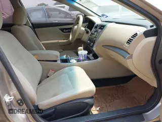 2015 Nissan Altima S with VIN 1N4AL3AP0FN341263, listed as a IAAI auction lot 42052040 with 137,546 mi miles and . Bid and sale history available at carsss.com. Image 5.