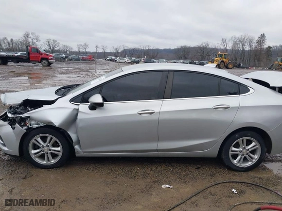 2018 Chevrolet Cruze LT with VIN 1G1BE5SM8J7240227, listed as a IAAI auction lot 41522265 with 103,708 mi miles. Bid and sale history available at carsss.com. Image 14.