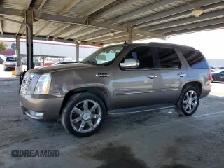 2012 Cadillac Escalade Luxury z VIN 1GYS4BEF1CR121362, wystawiony jako Copart lot #51871345 z przebiegiem 158 273 mil mil oraz Czysty tytuł • Clean title. Historia ofert i sprzedaży dostępna na DreamBid. Obrazek 1.