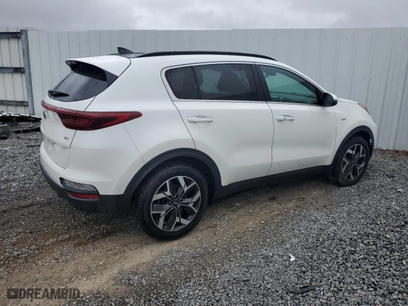 2020 Kia Sportage EX with VIN KNDPNCAC9L7783762, listed as a Copart auction lot 52370305 with 121,501 mi miles and Clean Title. Bid and sale history available at carsss.com. Image 3.