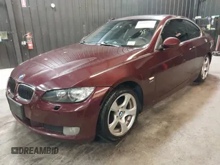 2009 BMW 3 Series 328i xDrive z VIN WBAWC33539PC87767, wystawiony jako IAAI lot #41988576 z przebiegiem 122 842 mil mil oraz . Historia ofert i sprzedaży dostępna na DreamBid. Obrazek 20.