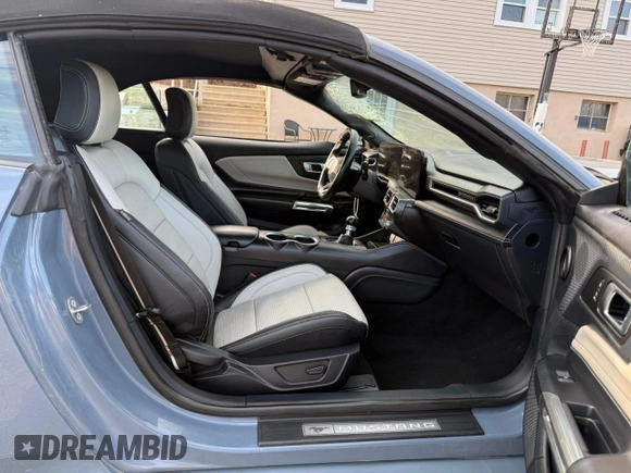 2024 Ford Mustang GT Premium with VIN 1FAGP8FF6R5100632, listed as a Copart auction lot 85925134 with 4,522 mi miles and Clean title. Bid and sale history available at DreamBid. Image 9.