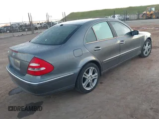 2006 Mercedes-Benz E-Class 3.5L with VIN WDBUF56J46A862443, listed as a IAAI auction lot 41877924 with 17,920 mi miles. Bid and sale history available at carsss.com. Image 4.