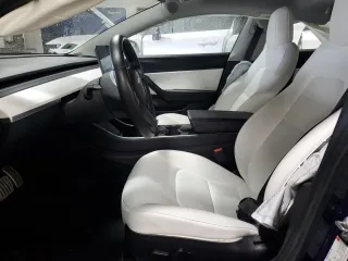 2018 Tesla Model 3 Long Range Battery z VIN 5YJ3E1EB3JF055673, wystawiony jako Copart lot #50915355 z przebiegiem 39 567 mil mil oraz Szkoda całkowita • Salvage title. Historia ofert i sprzedaży dostępna na DreamBid. Obrazek 7.