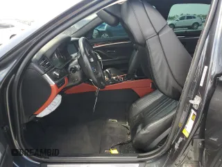 2016 BMW M5 z VIN WBSFV9C58GD595621, wystawiony jako Copart lot #54218185 z przebiegiem Nie podano mil oraz Czysty tytuł • Clean title. Historia ofert i sprzedaży dostępna na DreamBid. Obrazek 7.