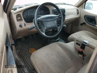 1998 Ford Ranger XL z VIN 1FTYR11U4WPB26006, wystawiony jako Copart lot #59239915 z przebiegiem 174 830 mil mil oraz Czysty tytuł • Clean title. Historia ofert i sprzedaży dostępna na DreamBid. Obrazek 8.