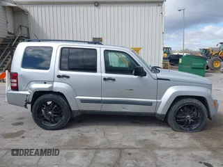 2009 Jeep Liberty Sport with VIN 1J8GN28K39W520228, listed as a IAAI auction lot 41961381 with 196,187 mi miles. Bid and sale history available at carsss.com. Image 14.
