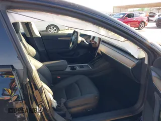 2023 Tesla Model 3 z VIN 5YJ3E1EA4PF552103, wystawiony jako IAAI lot #40782218 z przebiegiem 20 997 mil mil oraz . Historia ofert i sprzedaży dostępna na DreamBid. Obrazek 5.