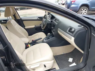 2014 Volkswagen Jetta SE с VIN 3VWD17AJ7EM370619, выставлен на аукционе IAAI как лот 42668263 с пробегом 102 336 миль миль и . История ставок и продаж доступна на DreamBid. Изображение 5.