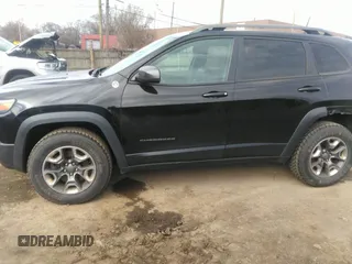 2019 Jeep Cherokee Trailhawk with VIN 1C4PJMBX1KD331128, listed as a IAAI auction lot 41983976 with 110,190 mi miles and . Bid and sale history available at DreamBid. Image 14.